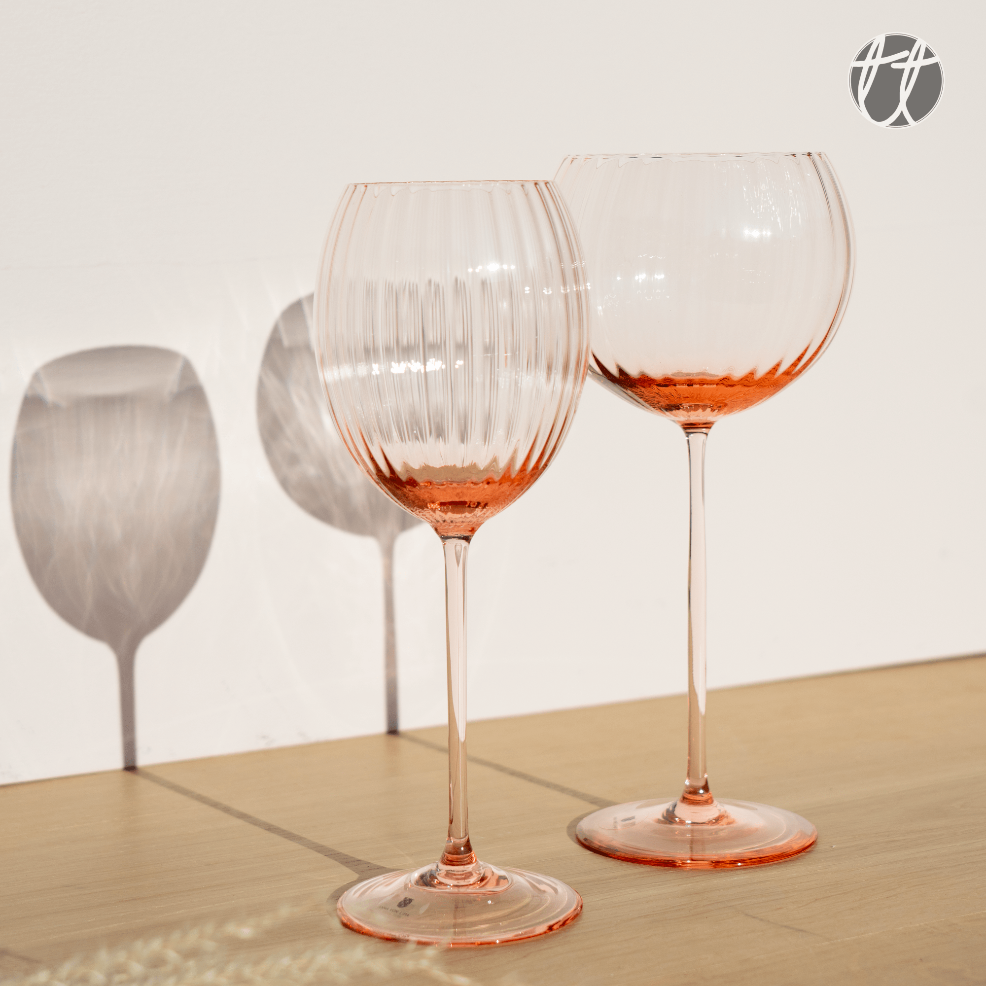Lyon glas - Rosa // Anna von Lipa glazen lifestyle roze glaswerk kristal table things Lyon glas - Rosa // Anna von Lipa glazen lifestyle roze glaswerk kristal table things