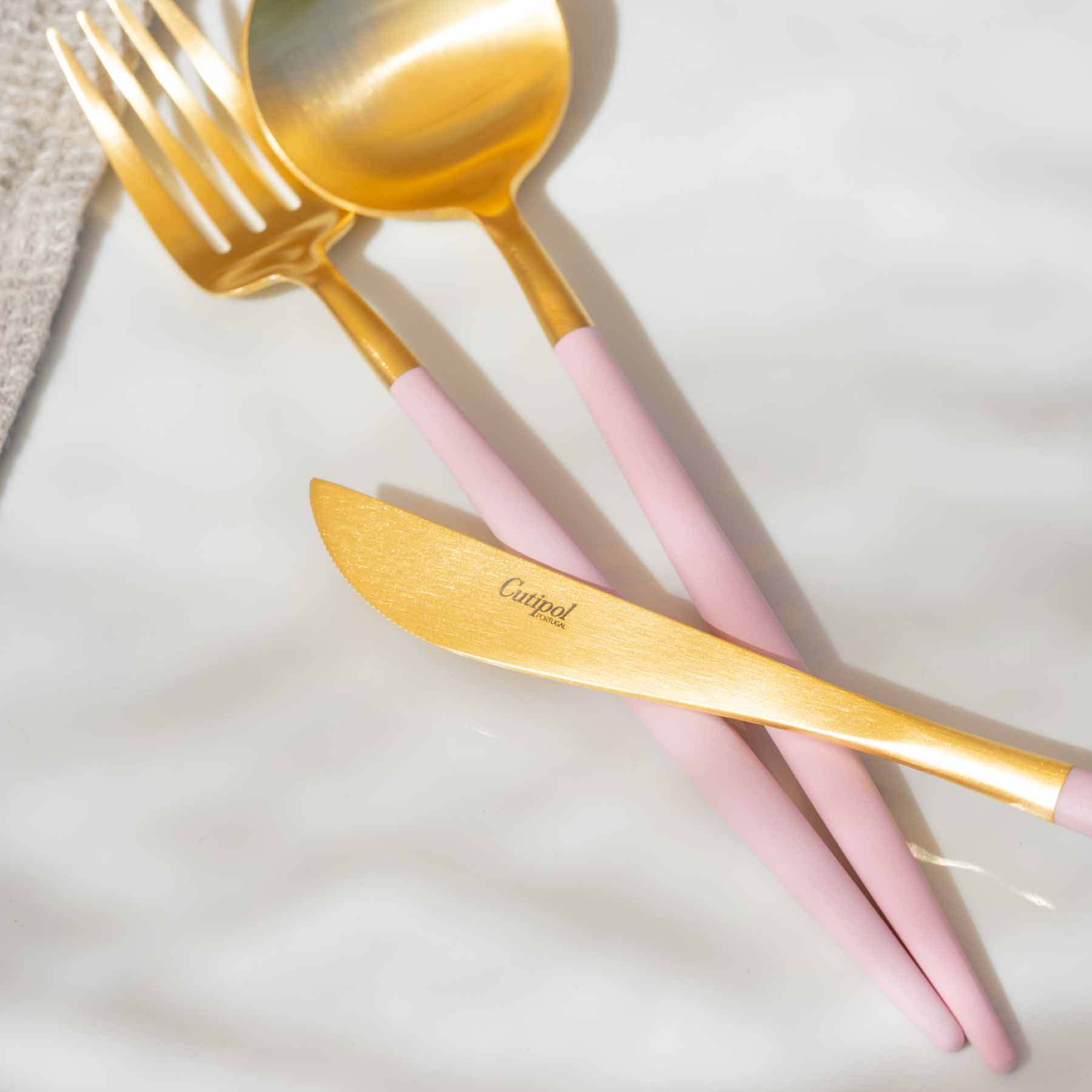 cutipol bestekset goa pink roze goud gold Table Things