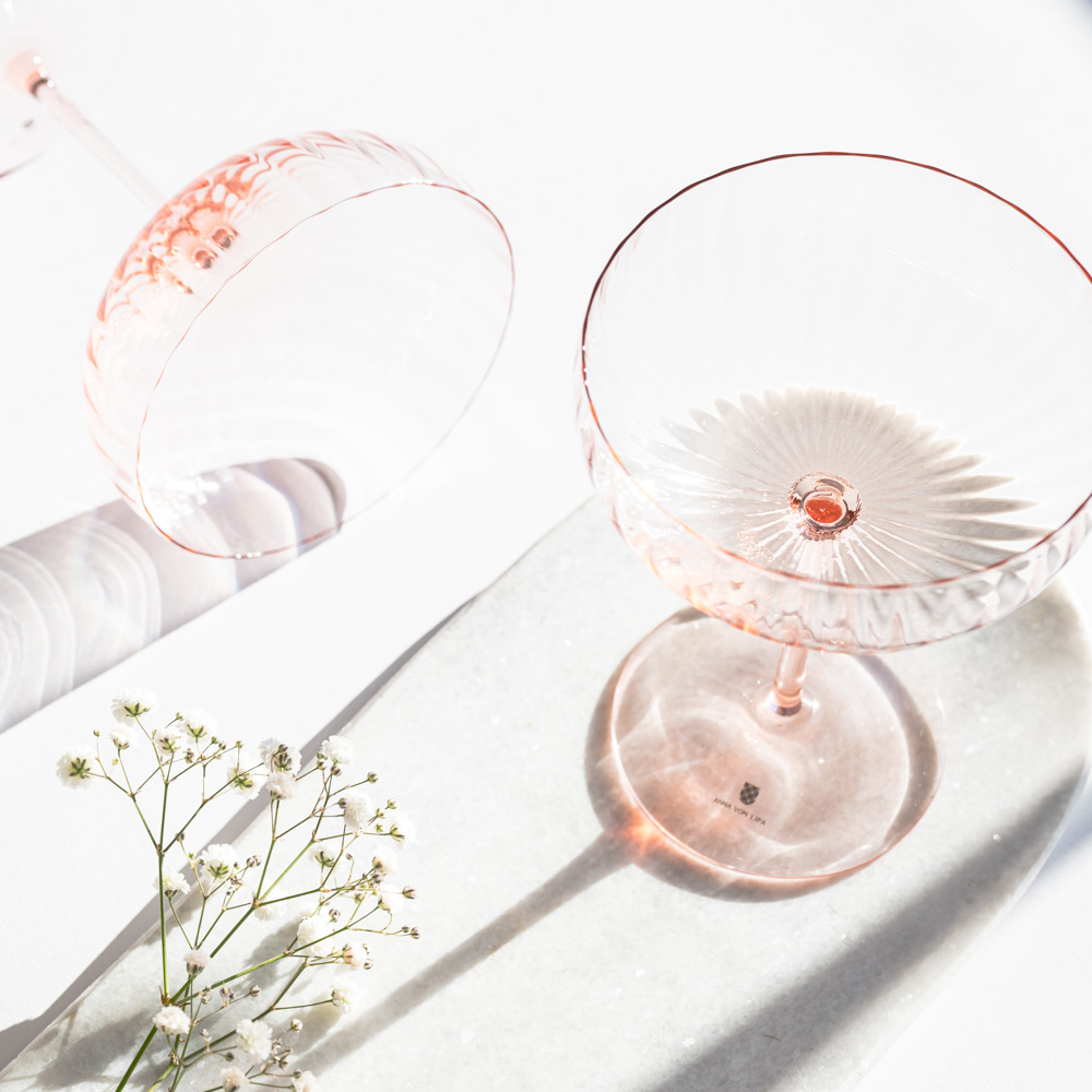 Anna von Lipa Lyon champagne coupe rosa