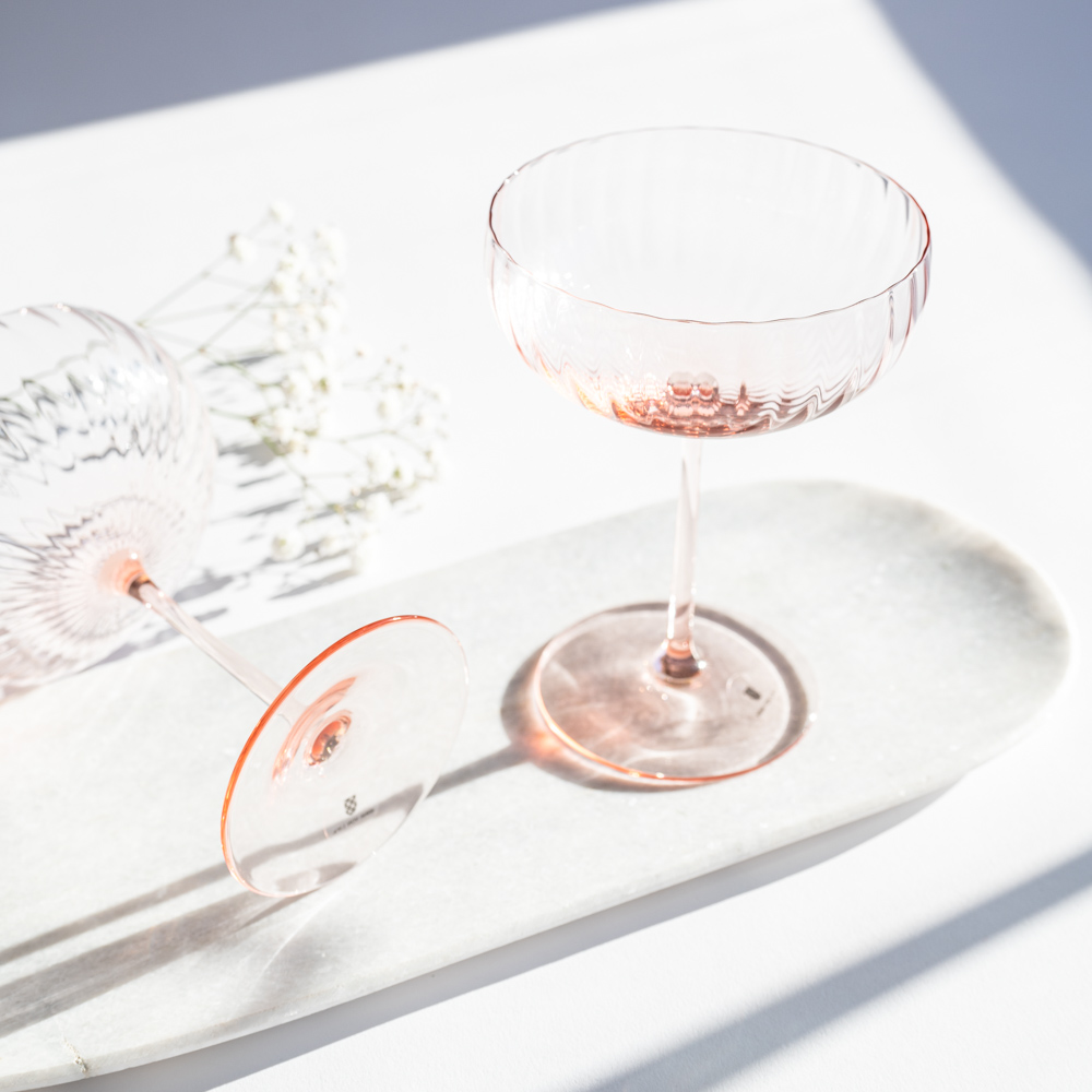 Anna von Lipa Lyon champagne coupe rosa