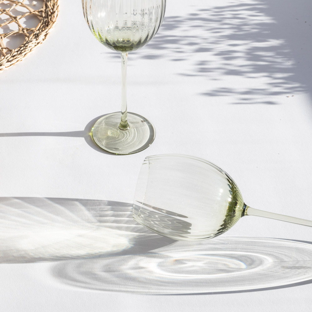 Anna von Lipa Lyon witte wijnglas olivegreen2