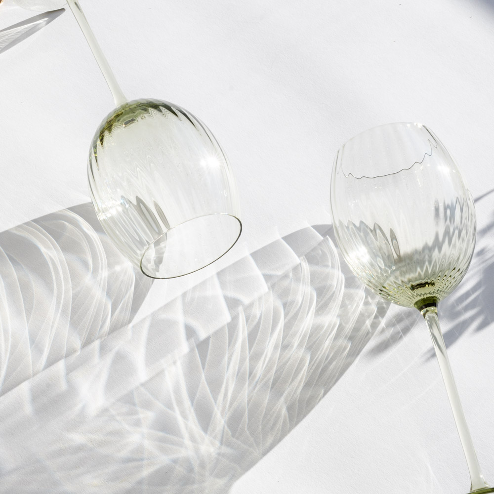 Anna von Lipa Lyon witte wijnglas olivegreen2